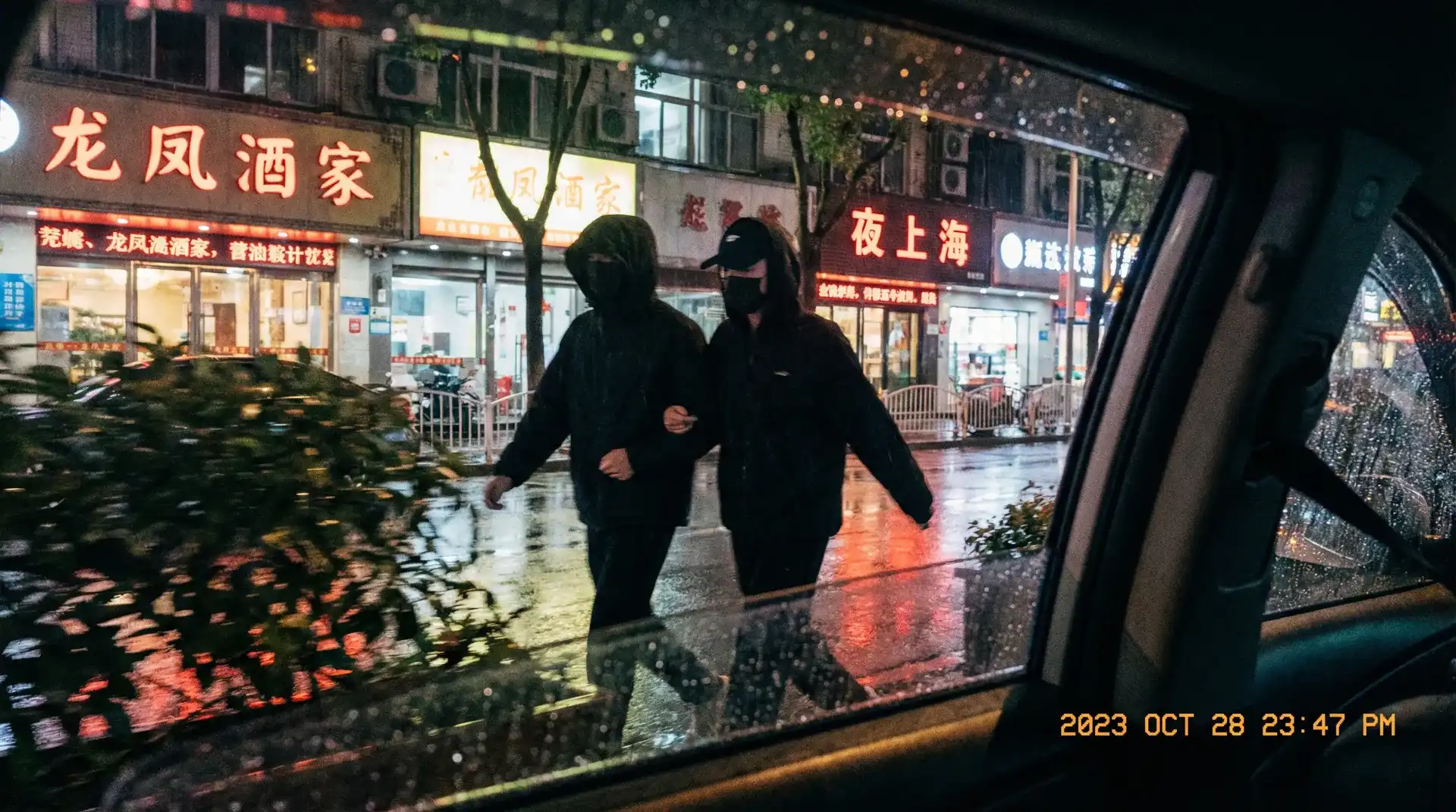 xl上司带翻译樱花动漫带翻译 - 顶流明星深夜密会现场抓拍照片